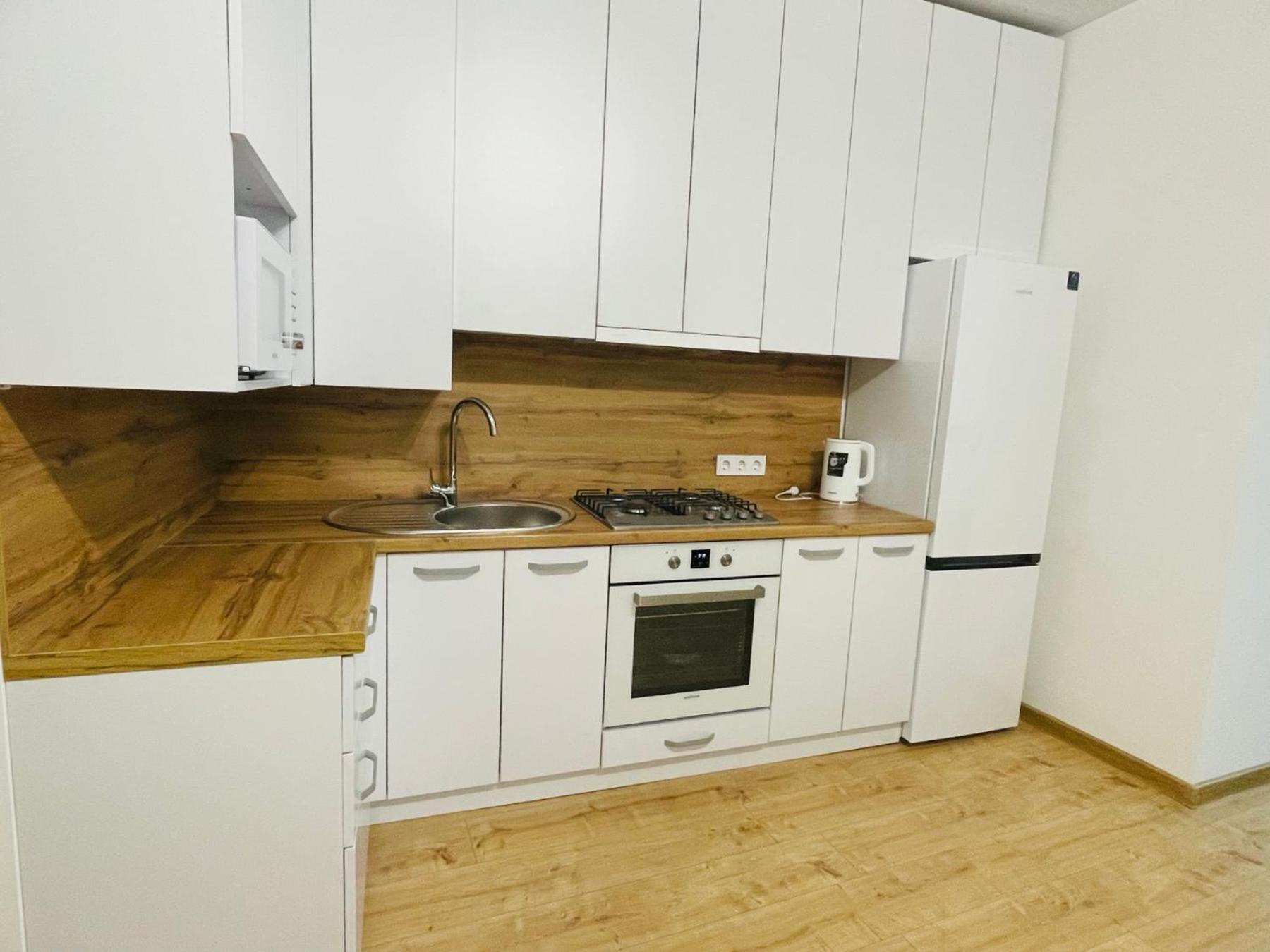 На Куліша 3, Сучасні Апартаменти Біля Оперного Lviv Exteriör bild